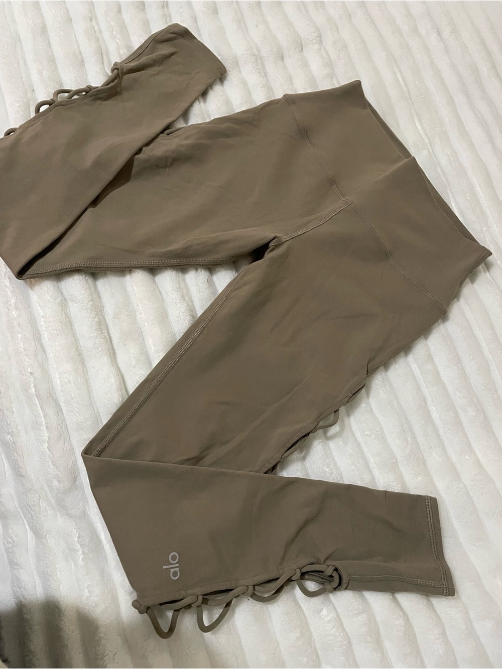 ALO Yoga High-Waist Lattice-Side Leggings - Taupe - Picture 10 of 12